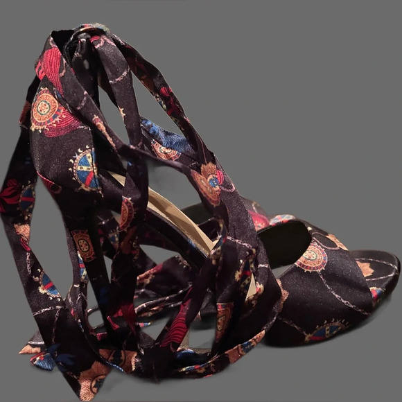 High Heel Wrap Around Sandals Size 9 - Picture 2 of 8